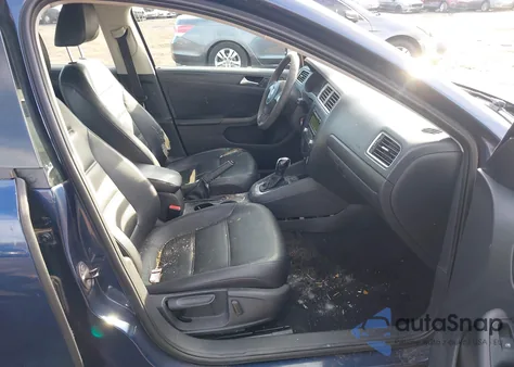 2014 Volkswagen Jetta 1.8T Se z USA, uszkodzony, nr VIN 3VWD17AJ9EM211715